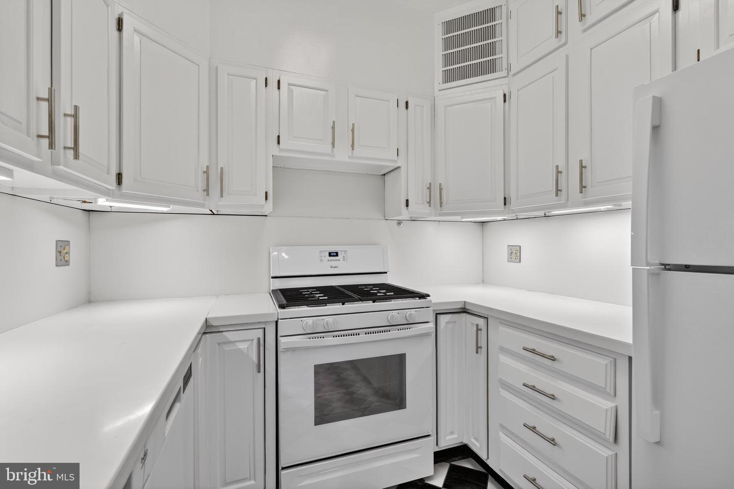 4000 Cathedral Ave Nw #406b Property Photo 15