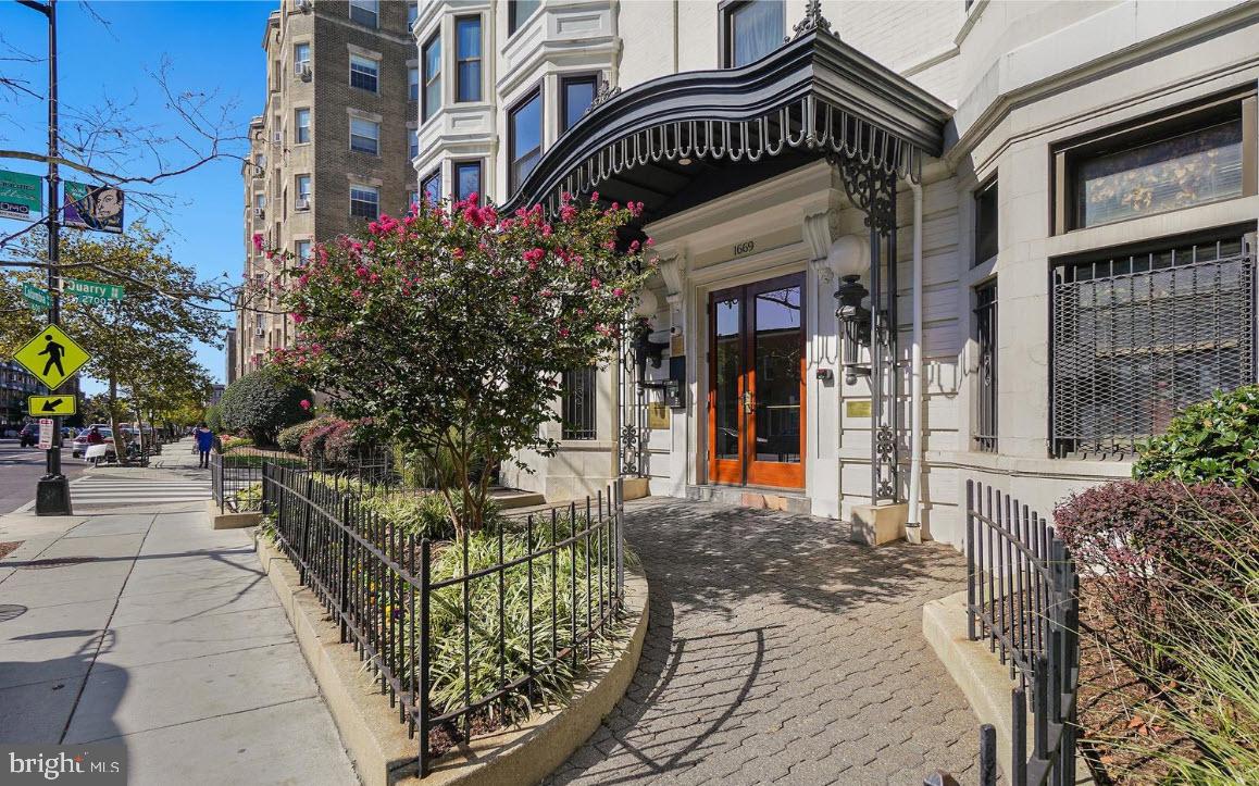1669 COLUMBIA RD NW #215 Property Photo 1