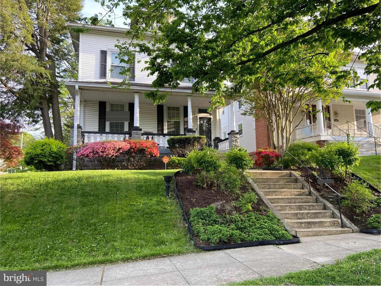 2427 IRVING ST NE Property Photo 1