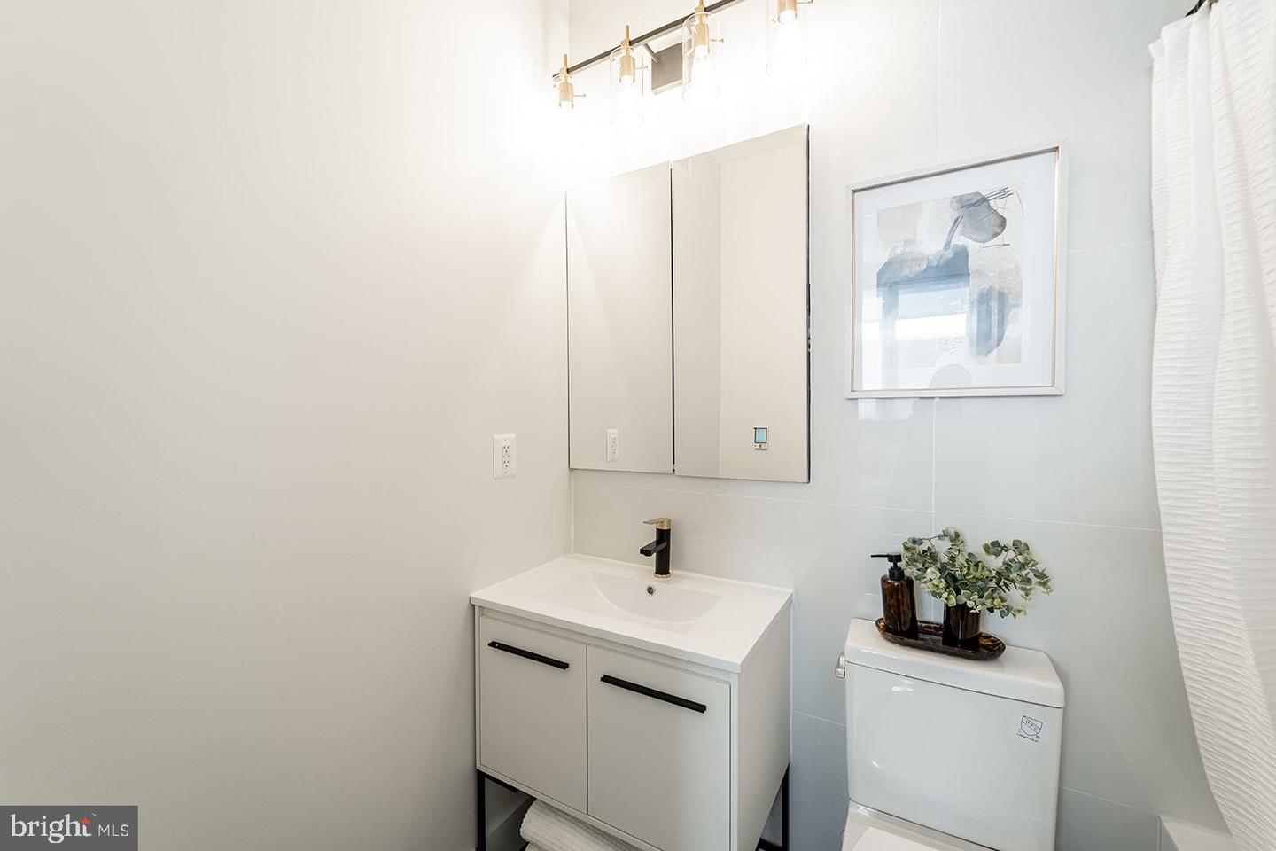 1215 Holbrook Ter Ne #2 Property Photo 60