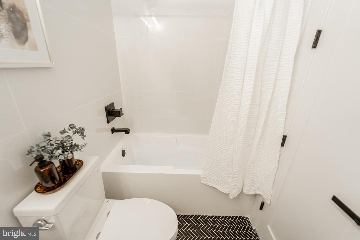 1215 Holbrook Ter Ne #2 Property Photo 61