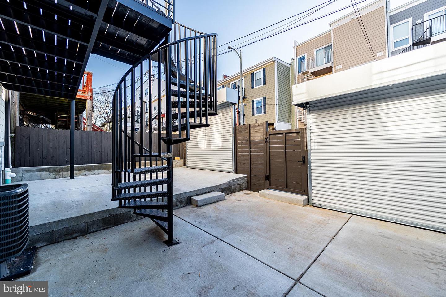 1215 Holbrook Ter Ne #2 Property Photo 65