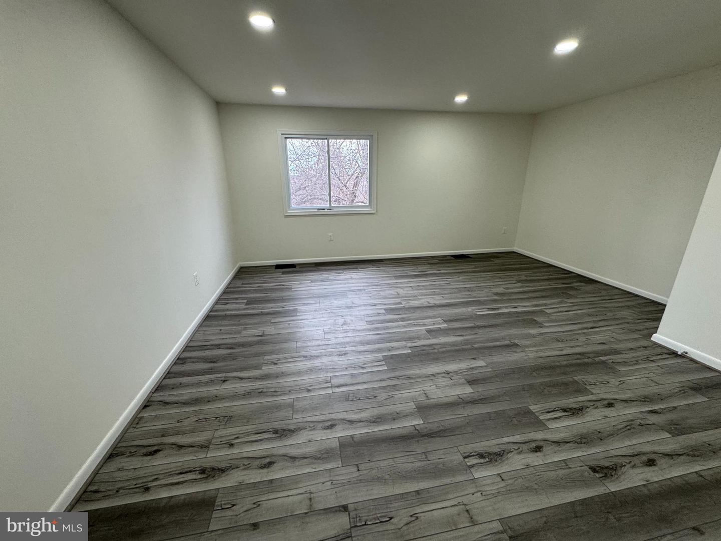 1126 Barnaby Ter Se Property Photo 1