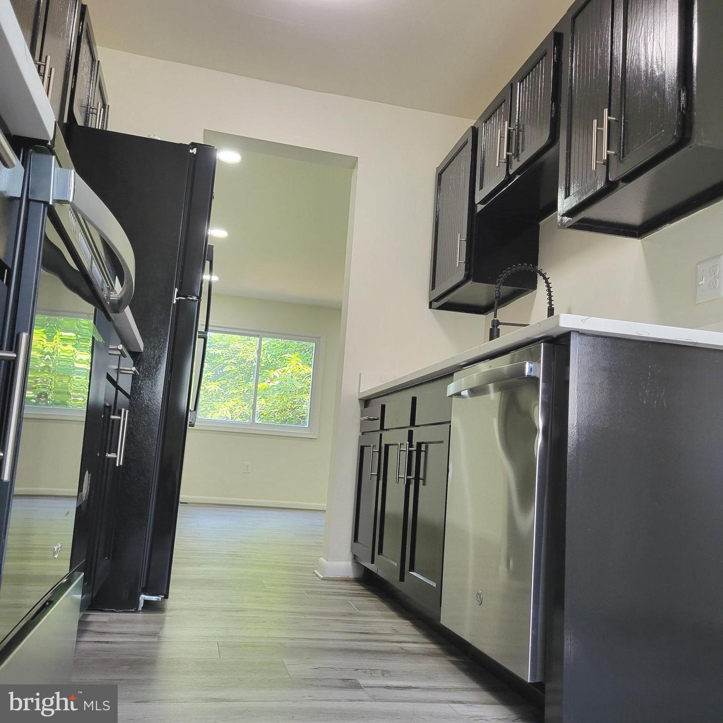 1126 Barnaby Ter Se Property Photo 3