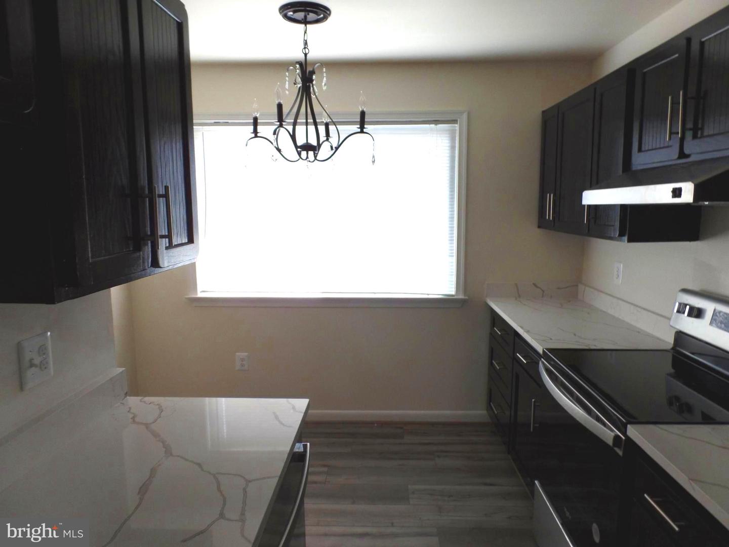 1126 Barnaby Ter Se Property Photo 15