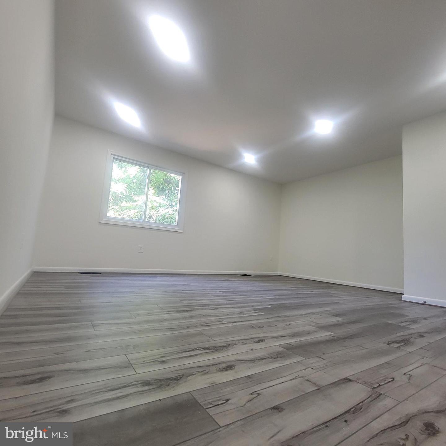 1126 Barnaby Ter Se Property Photo 25