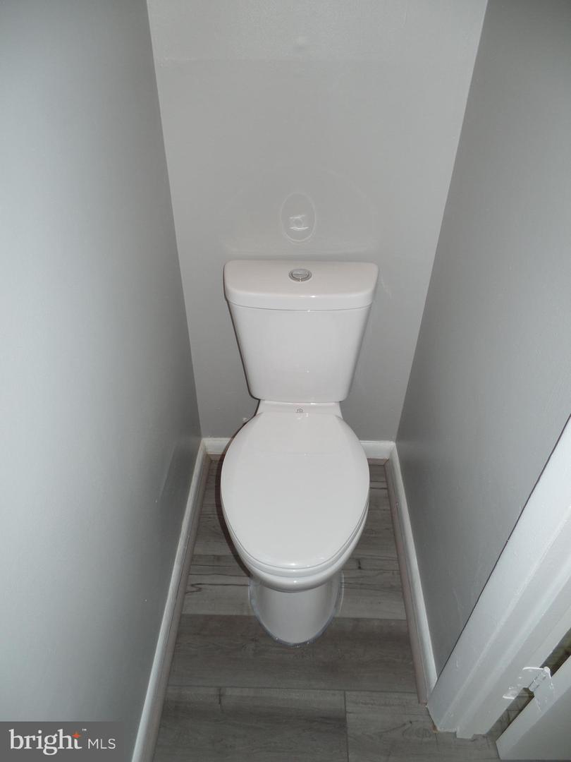 1126 Barnaby Ter Se Property Photo 33