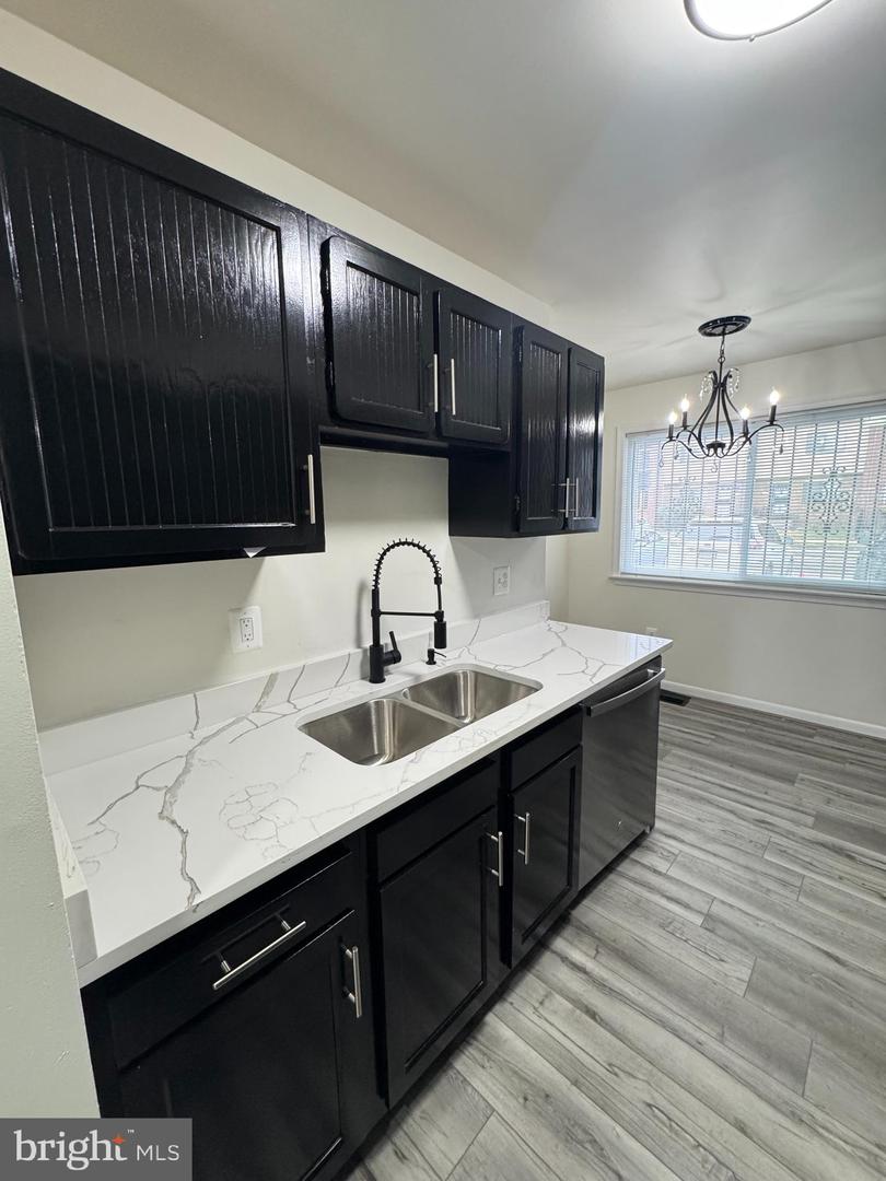 1126 Barnaby Ter Se Property Photo 46