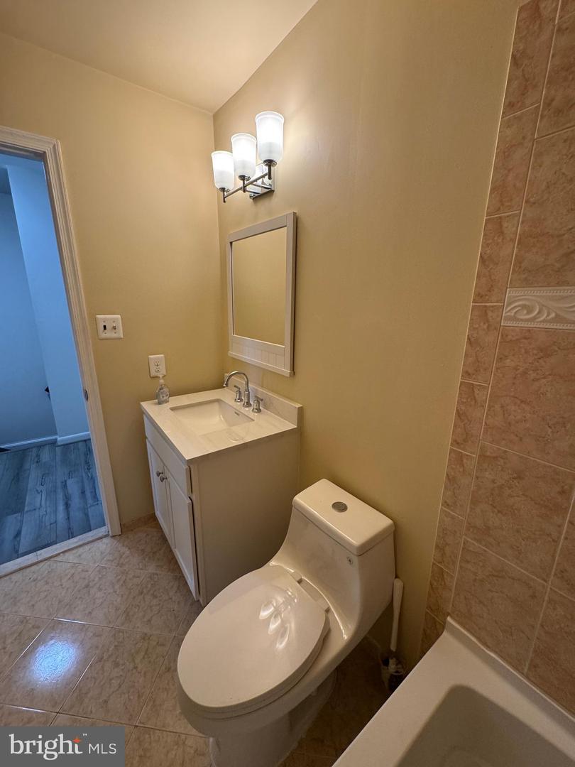 1126 Barnaby Ter Se Property Photo 63