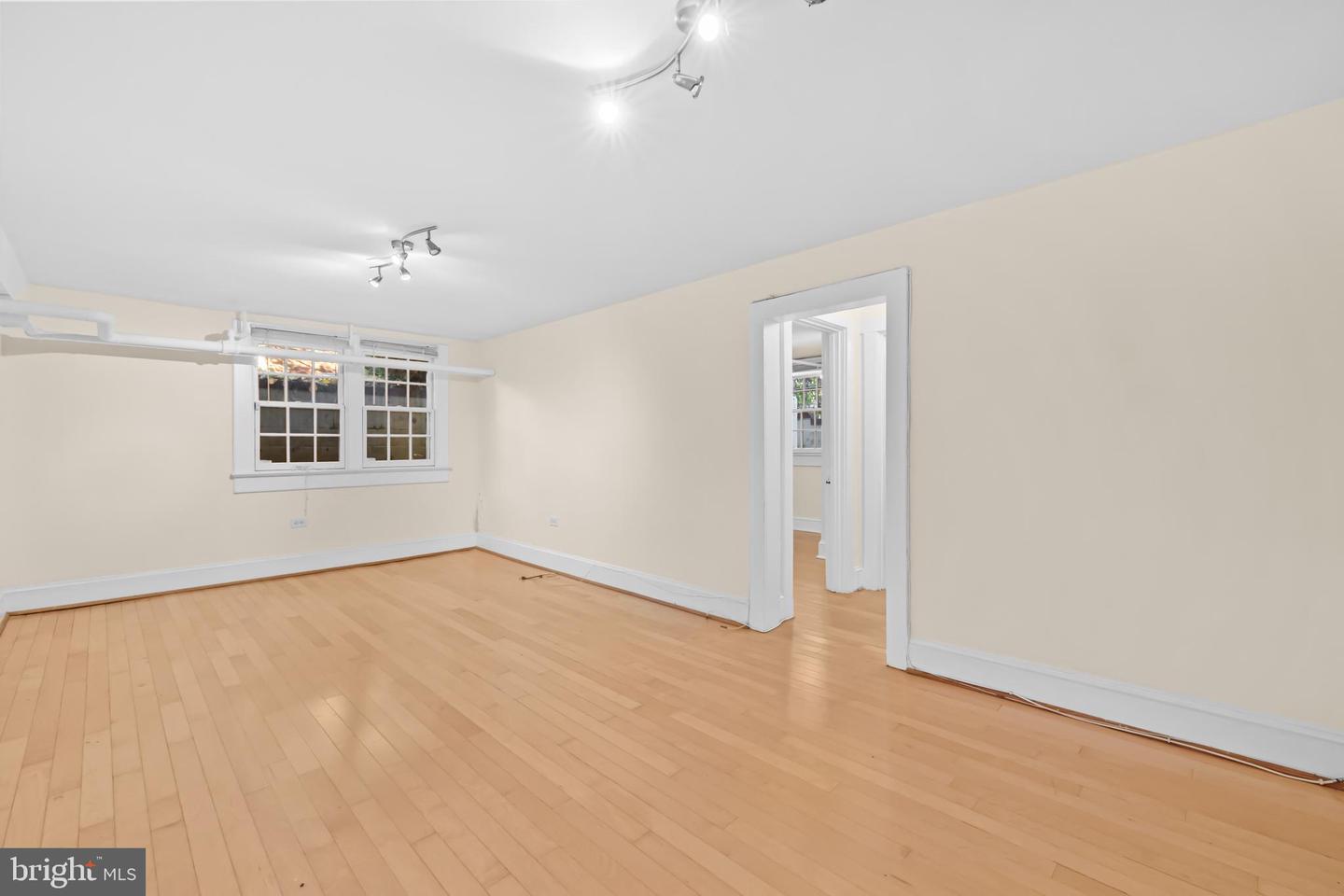 3001 Porter St Nw #100 Property Photo 6