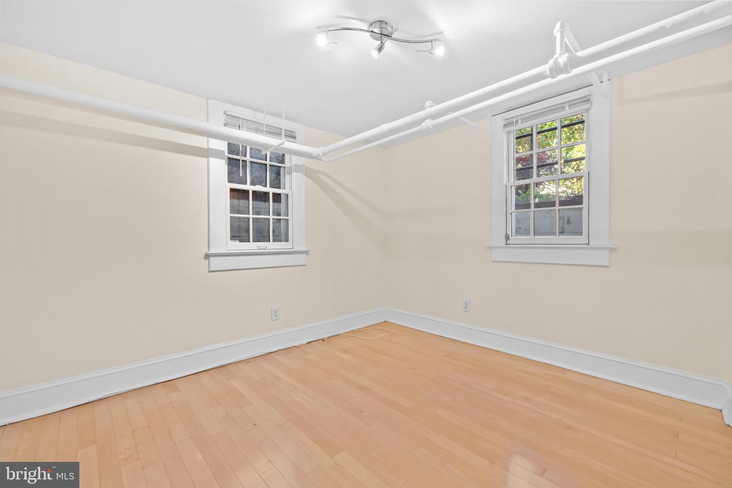 3001 Porter St Nw #100 Property Photo 8