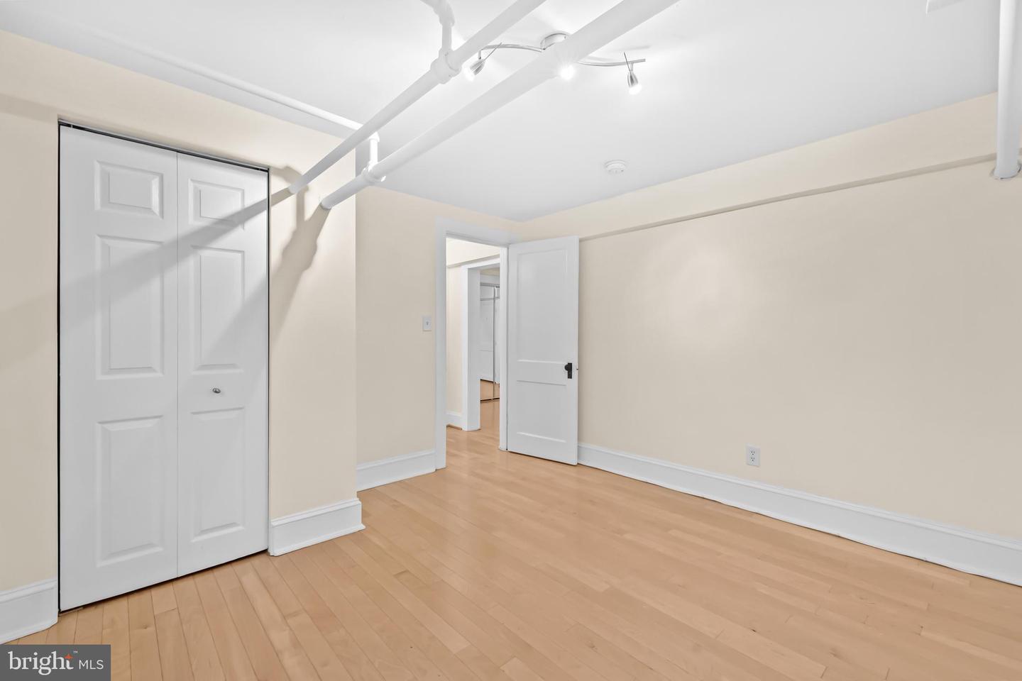 3001 Porter St Nw #100 Property Photo 9