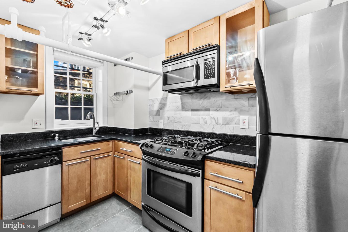 3001 Porter St Nw #100 Property Photo 11
