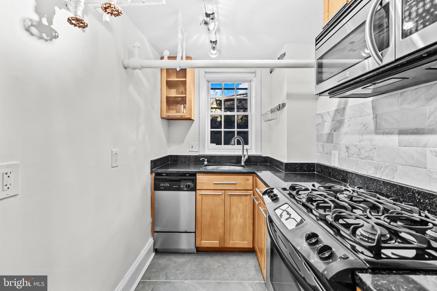 3001 Porter St Nw #100 Property Photo 12