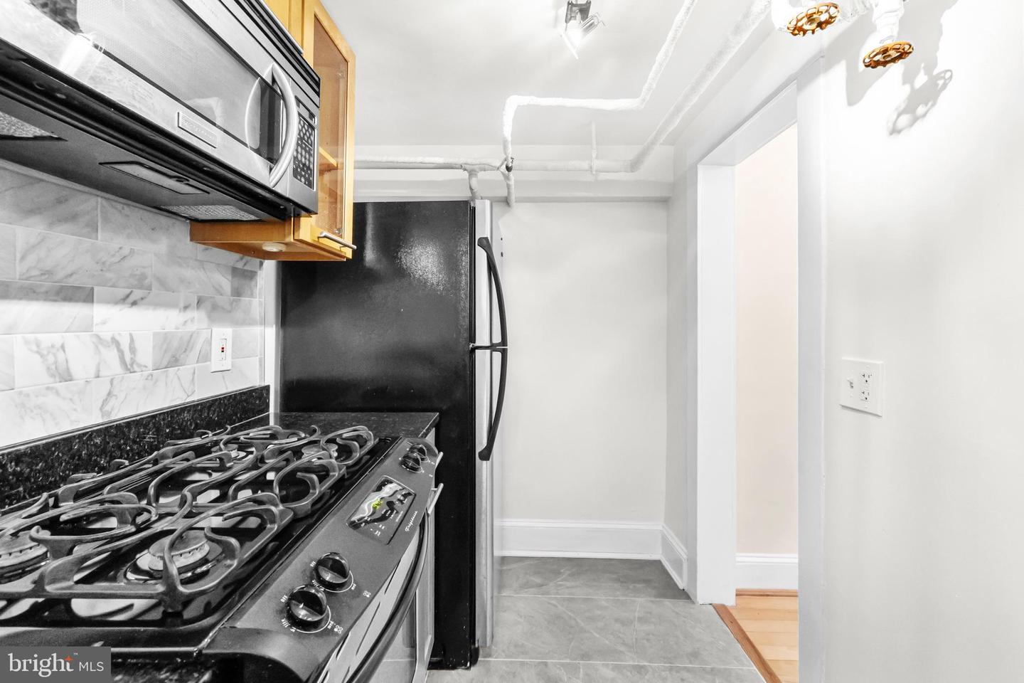 3001 Porter St Nw #100 Property Photo 14