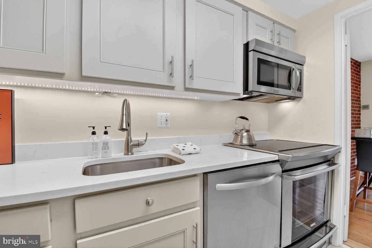 3225 Grace St Nw #101 Property Photo 13