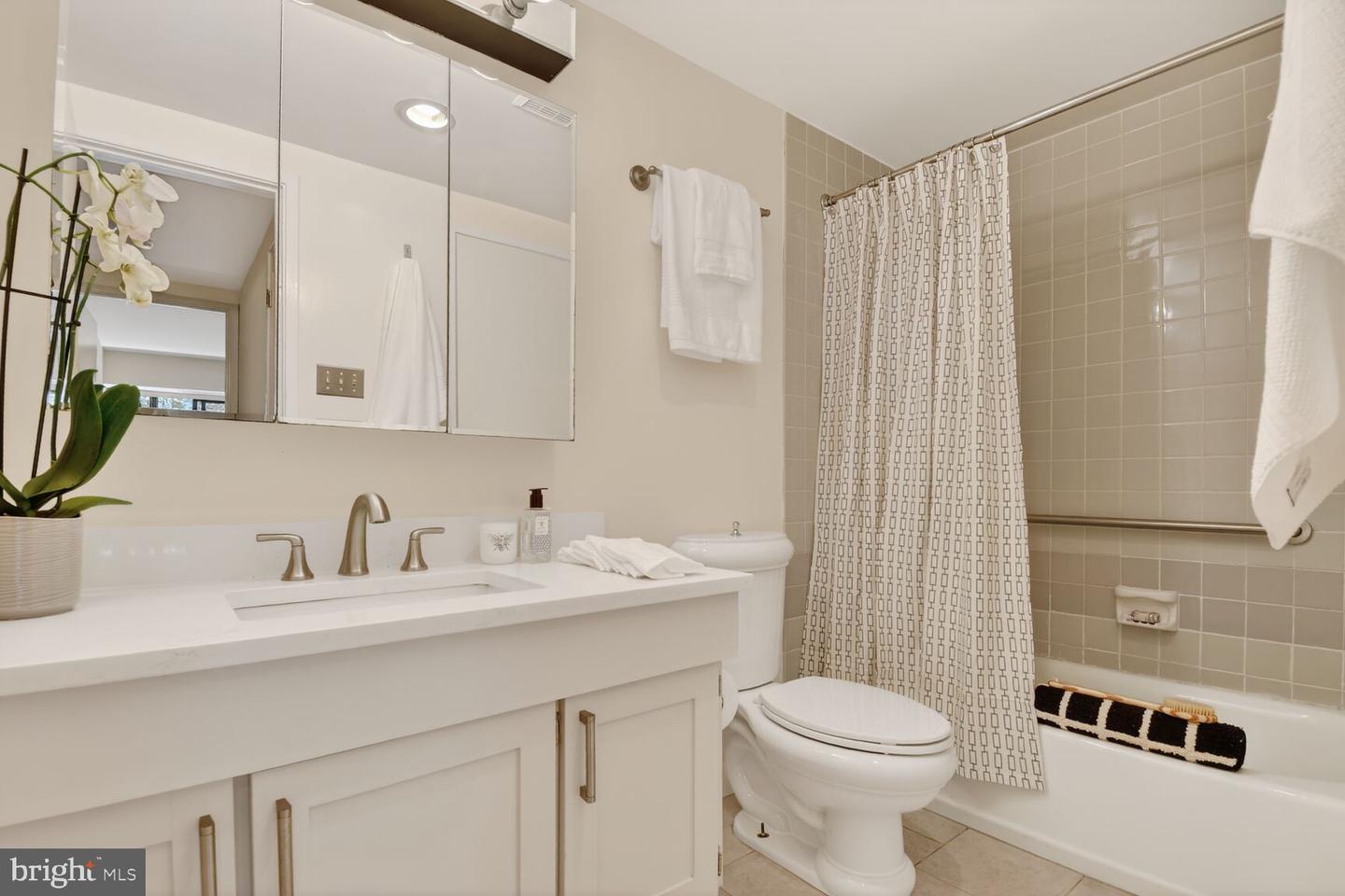 3225 Grace St Nw #101 Property Photo 24