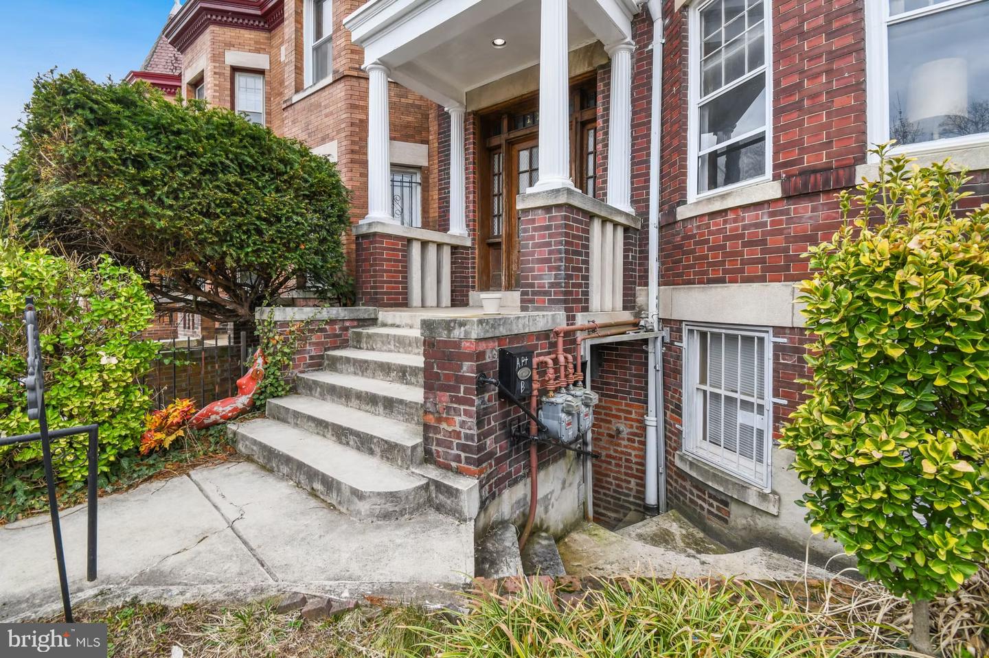 1118 Girard St Nw #b Property Photo 3