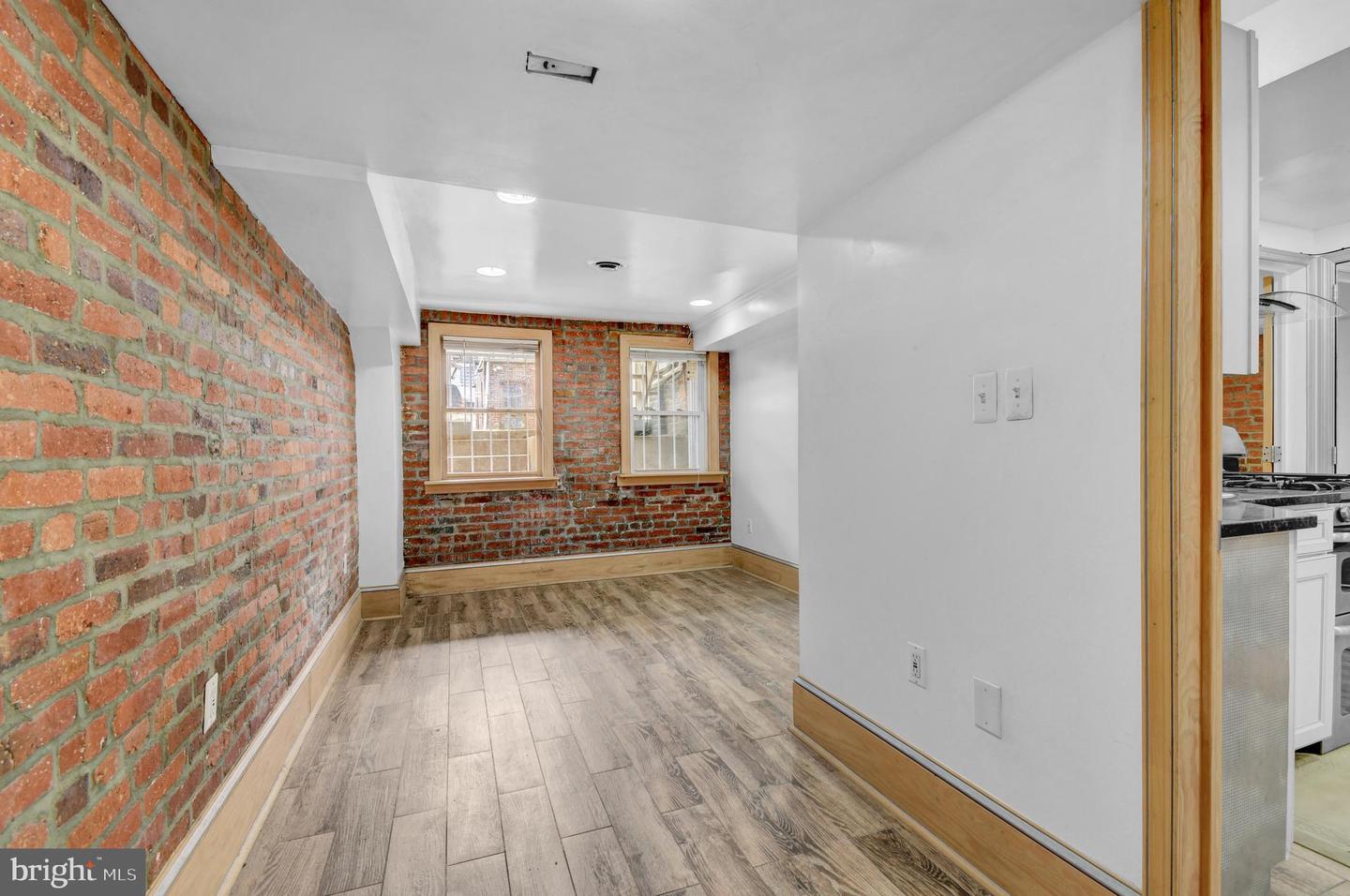 1118 Girard St Nw #b Property Photo 10