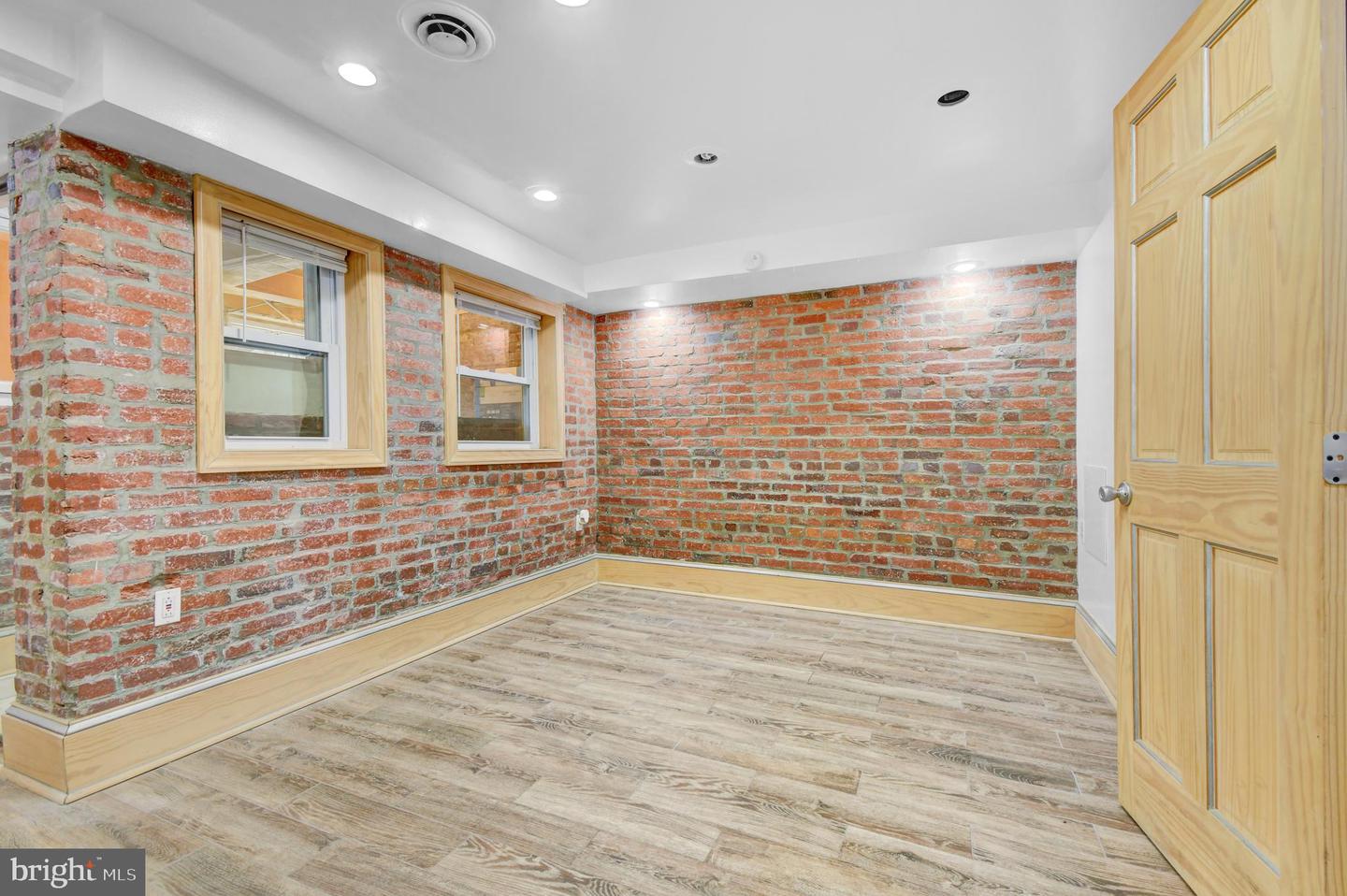 1118 Girard St Nw #b Property Photo 18