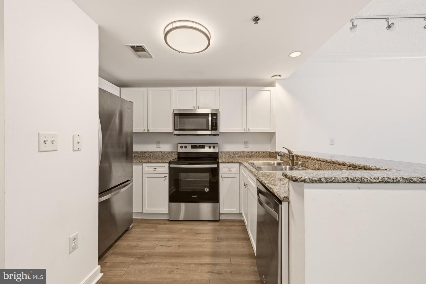 777 7th St Nw #1017 Property Photo 6