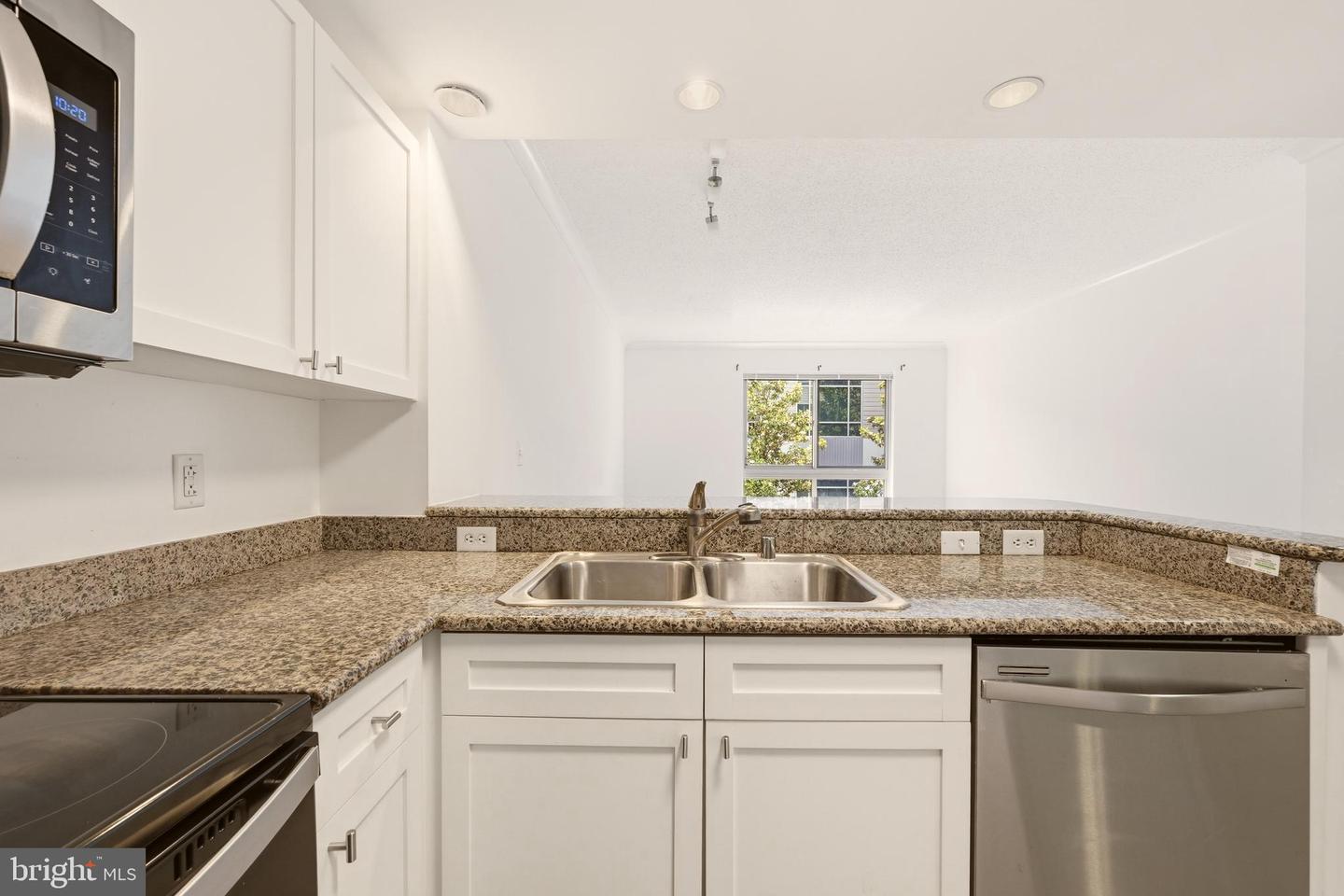777 7th St Nw #1017 Property Photo 7