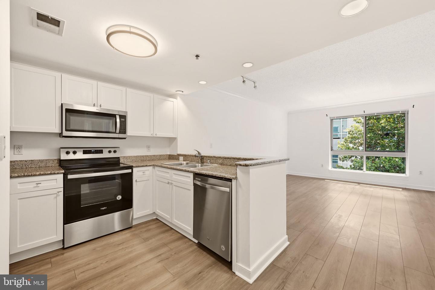 777 7th St Nw #1017 Property Photo 9