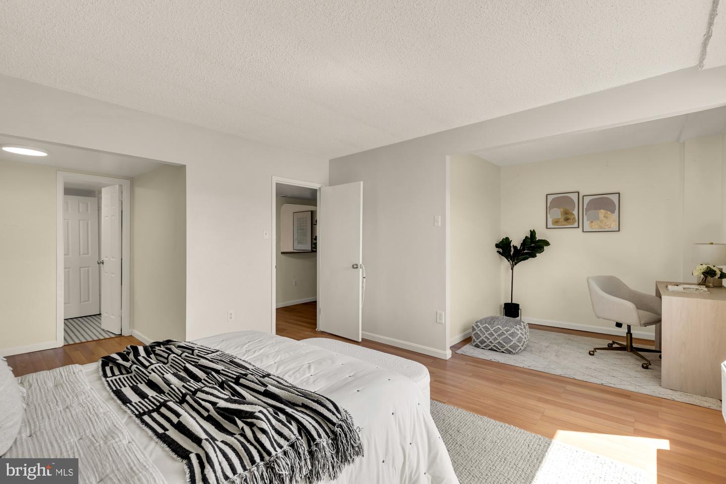 1325 18th St Nw #1010 Property Photo 10