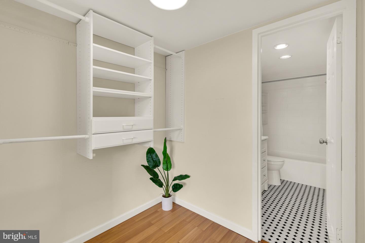 1325 18th St Nw #1010 Property Photo 12