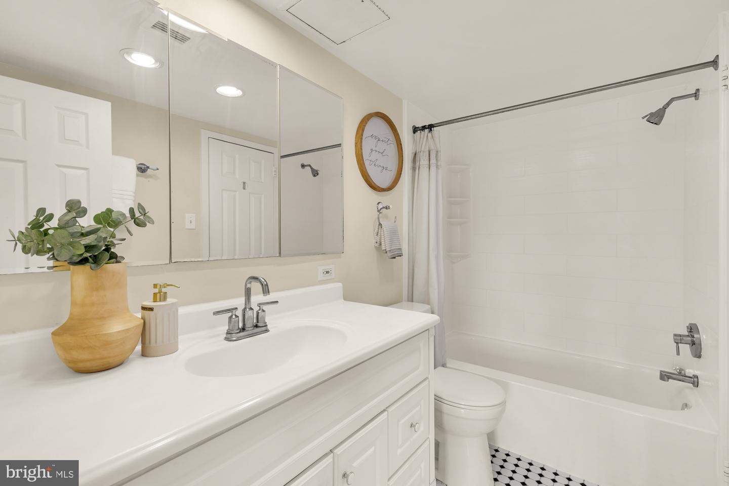 1325 18th St Nw #1010 Property Photo 13