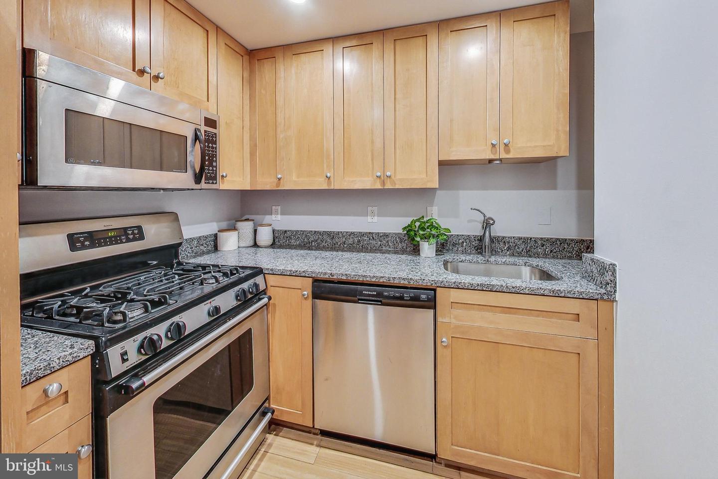 2328 Champlain St Nw #202 Property Photo 14