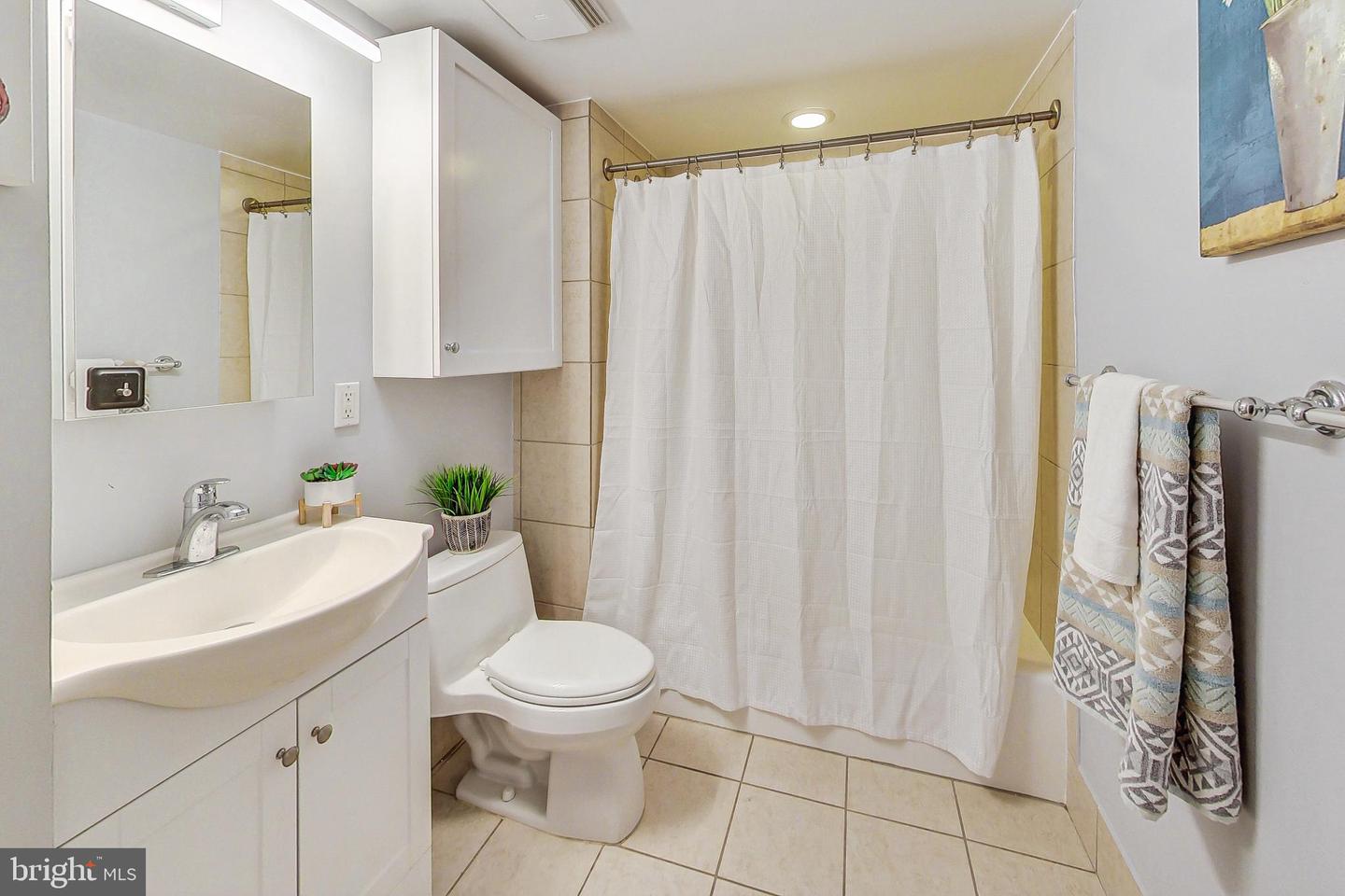 2328 Champlain St Nw #202 Property Photo 18