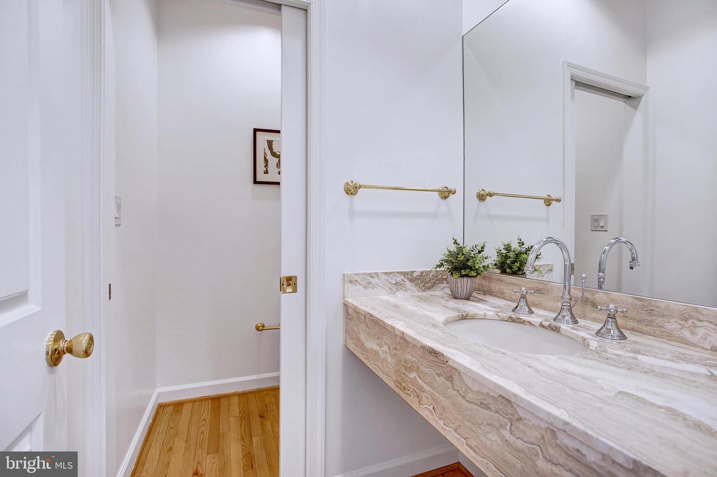 4709 Foxhall Cres Nw Property Photo 24