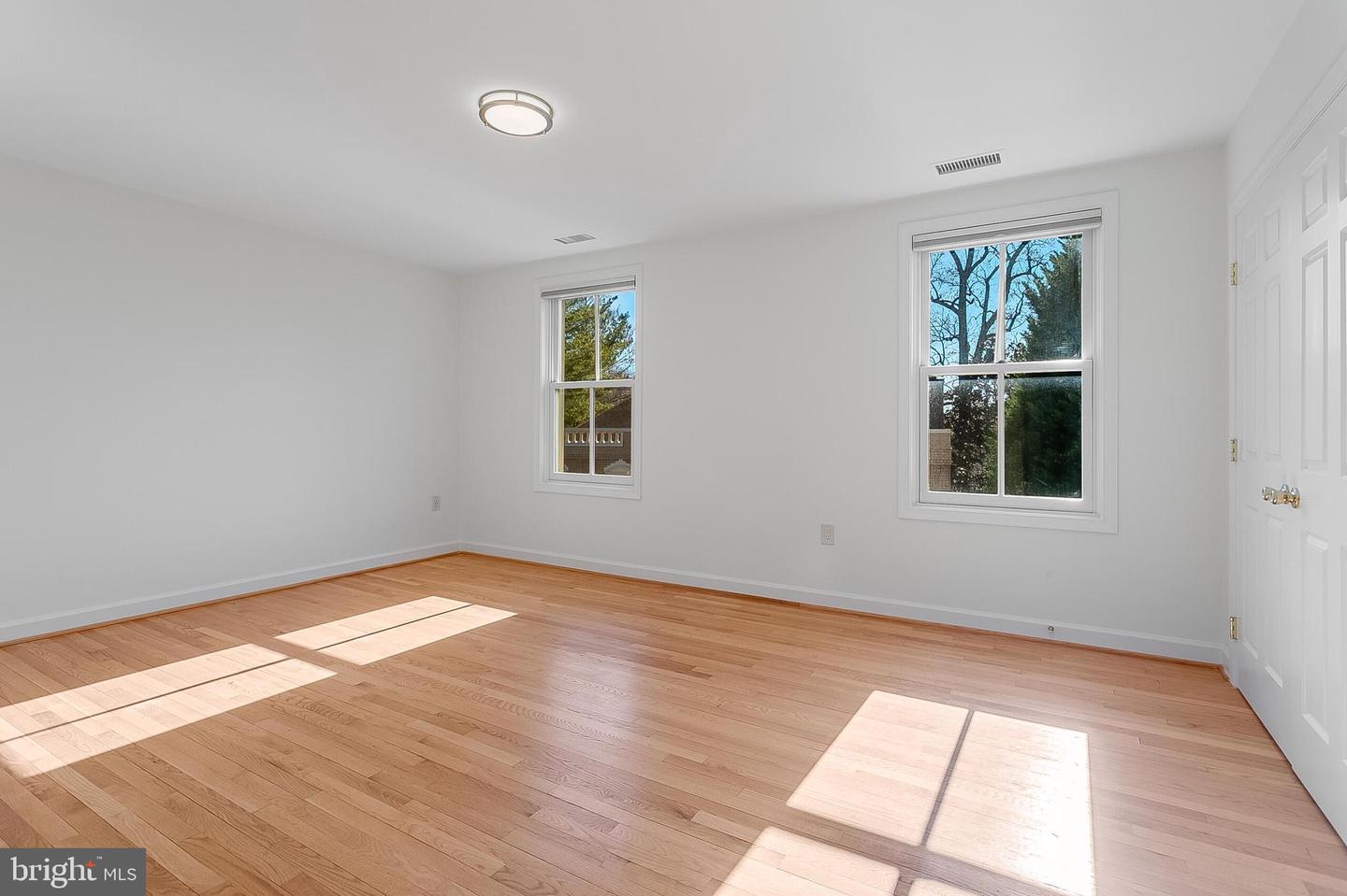 4709 Foxhall Cres Nw Property Photo 42