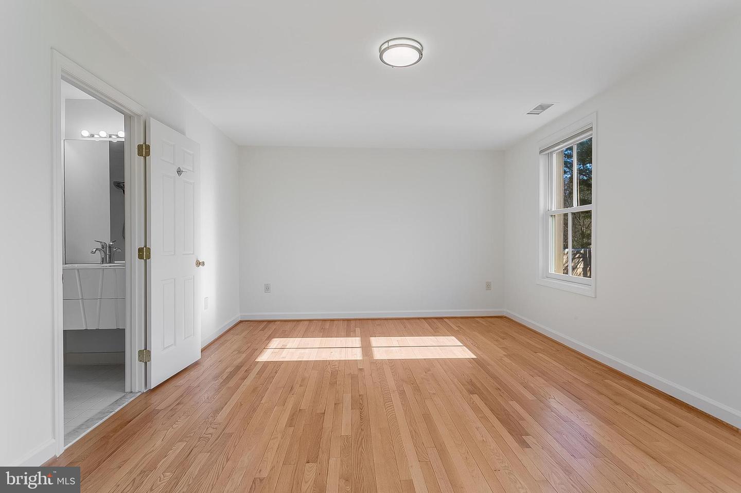 4709 Foxhall Cres Nw Property Photo 44