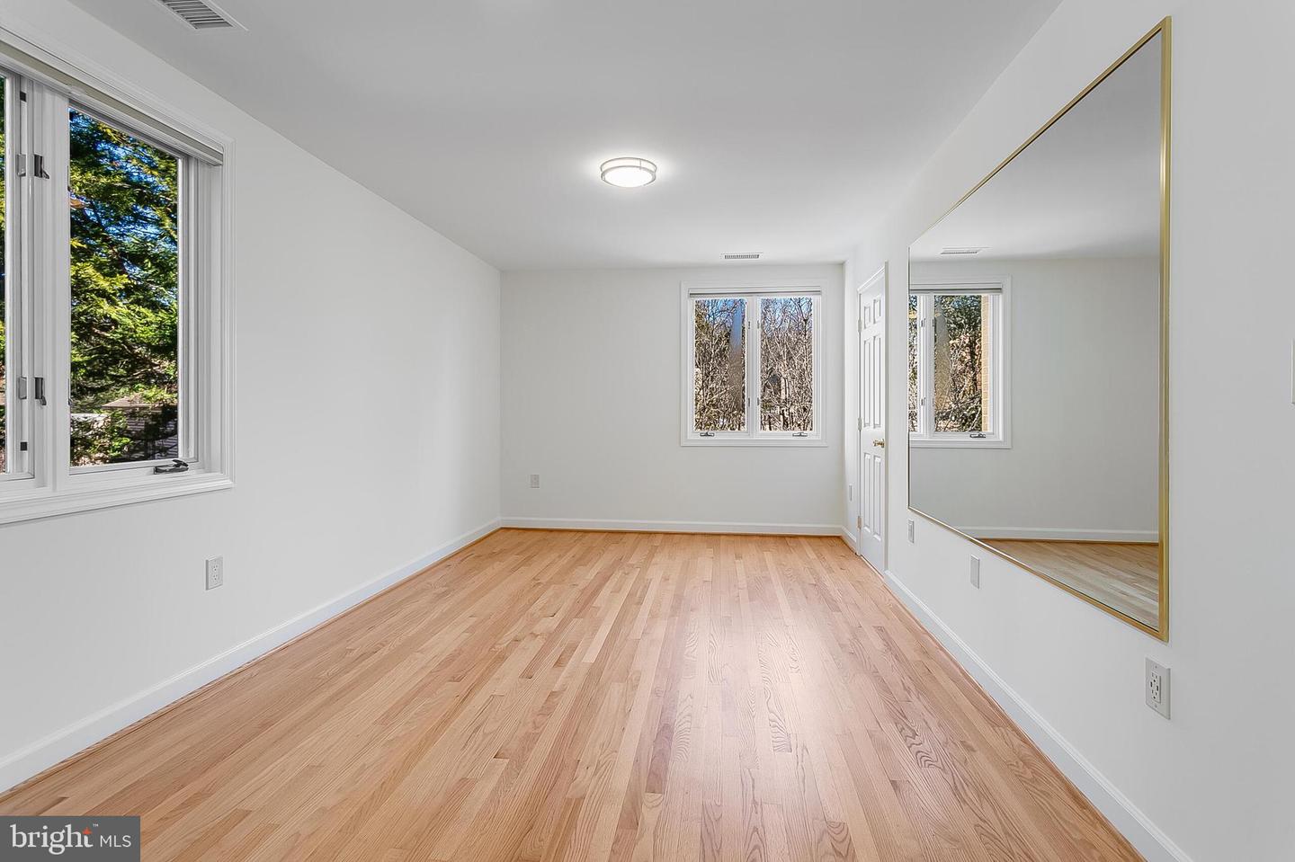 4709 Foxhall Cres Nw Property Photo 46
