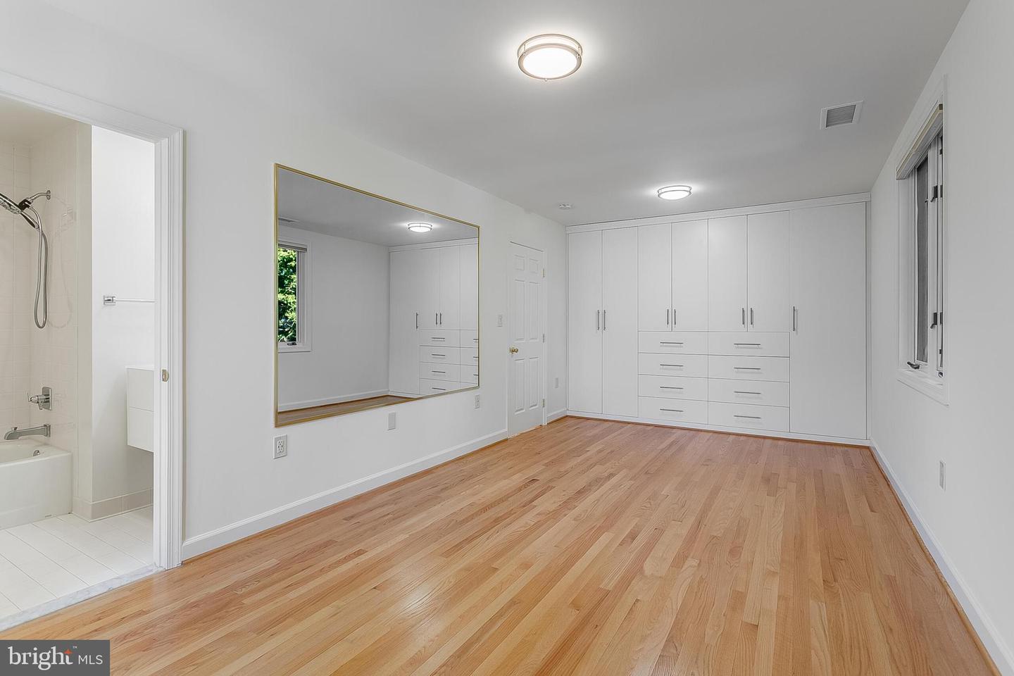 4709 Foxhall Cres Nw Property Photo 47