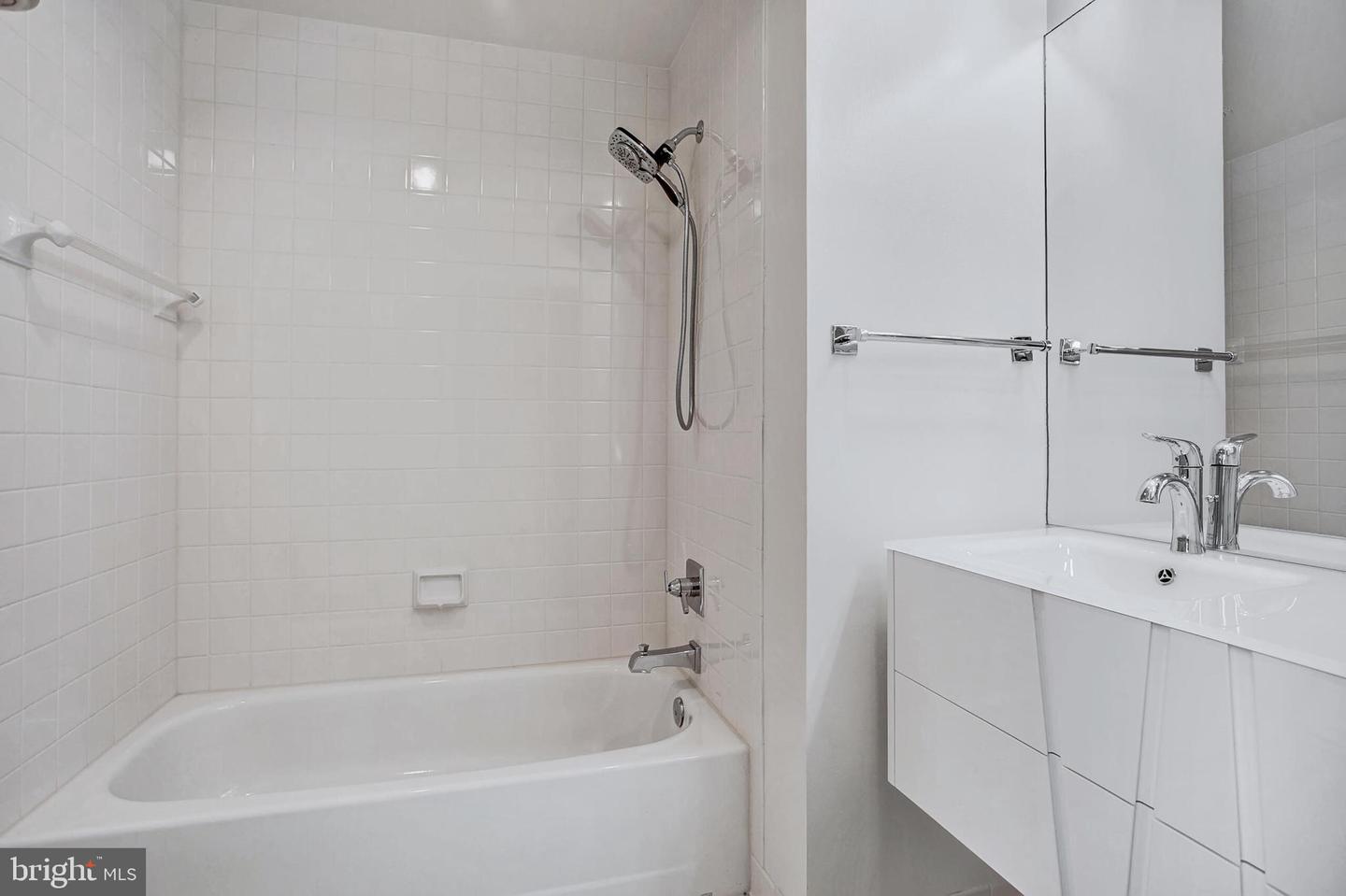 4709 Foxhall Cres Nw Property Photo 48