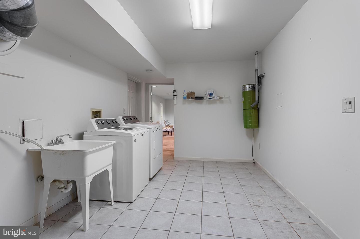 4709 Foxhall Cres Nw Property Photo 55