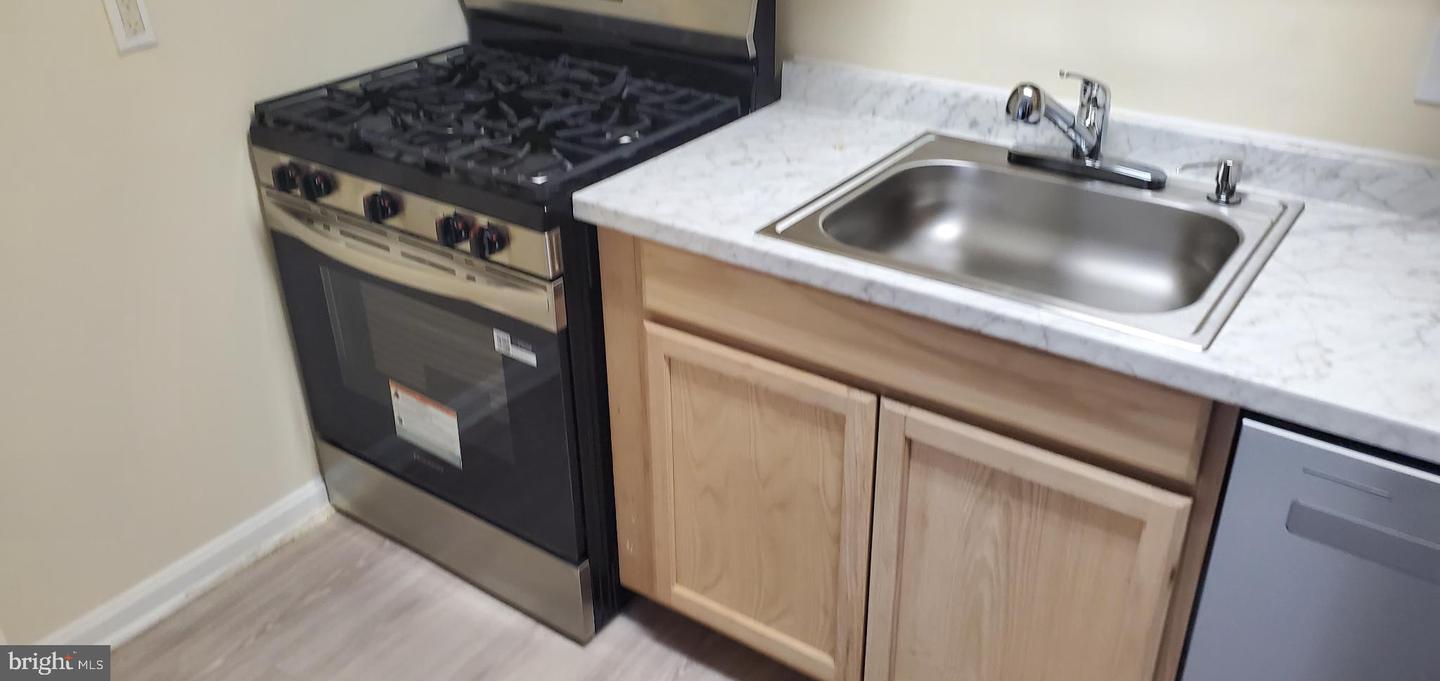 1429 Girard St Nw #205 Property Photo 8