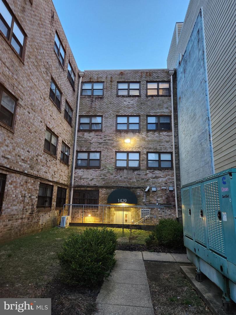 1429 Girard St Nw #205 Property Photo 39
