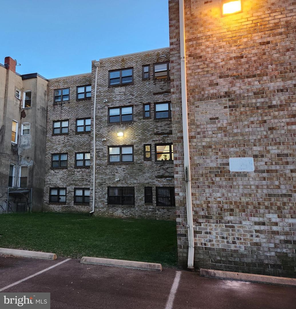 1429 Girard St Nw #205 Property Photo 40