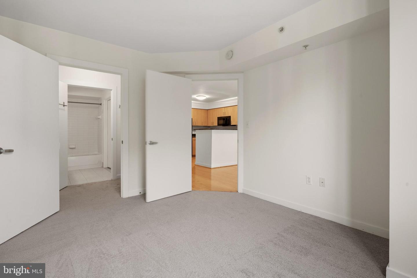 1000 New Jersey Ave Se #908 Property Photo 15