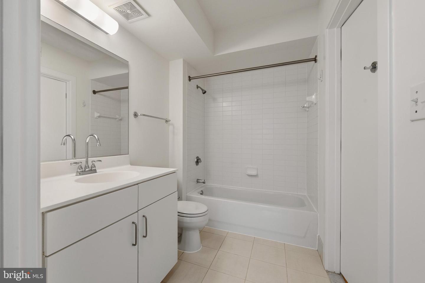 1000 New Jersey Ave Se #908 Property Photo 19