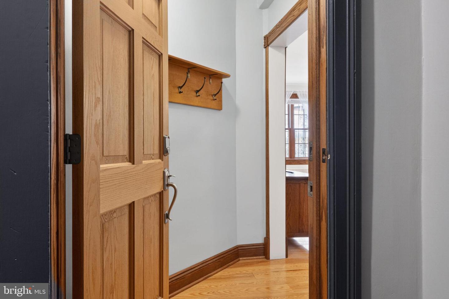 1860 Clydesdale Pl Nw #105 Property Photo 6