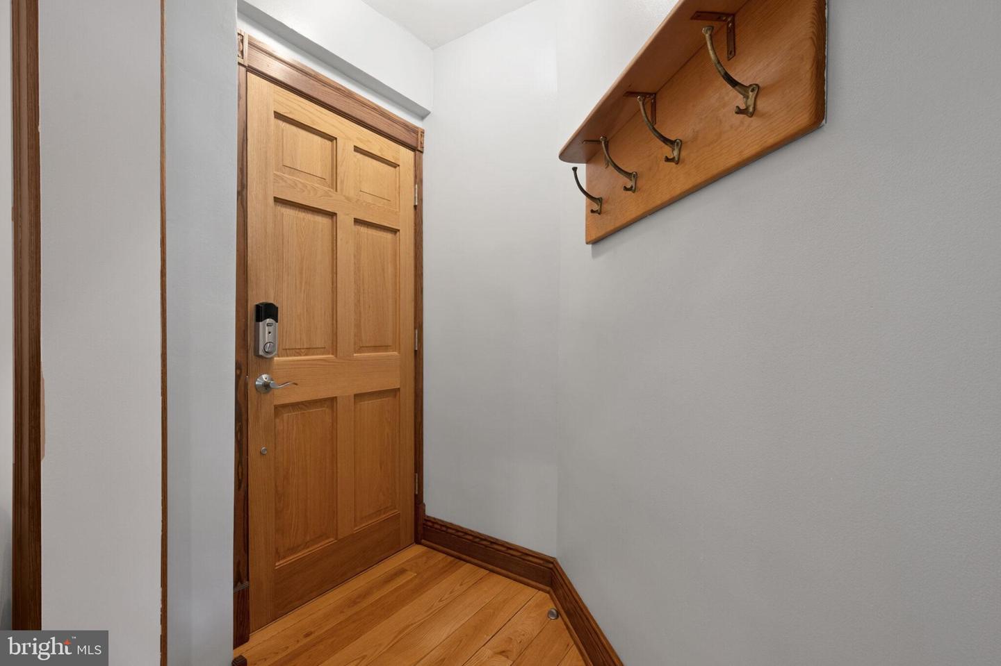 1860 Clydesdale Pl Nw #105 Property Photo 7
