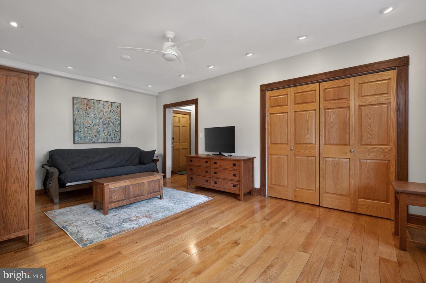 1860 Clydesdale Pl Nw #105 Property Photo 10