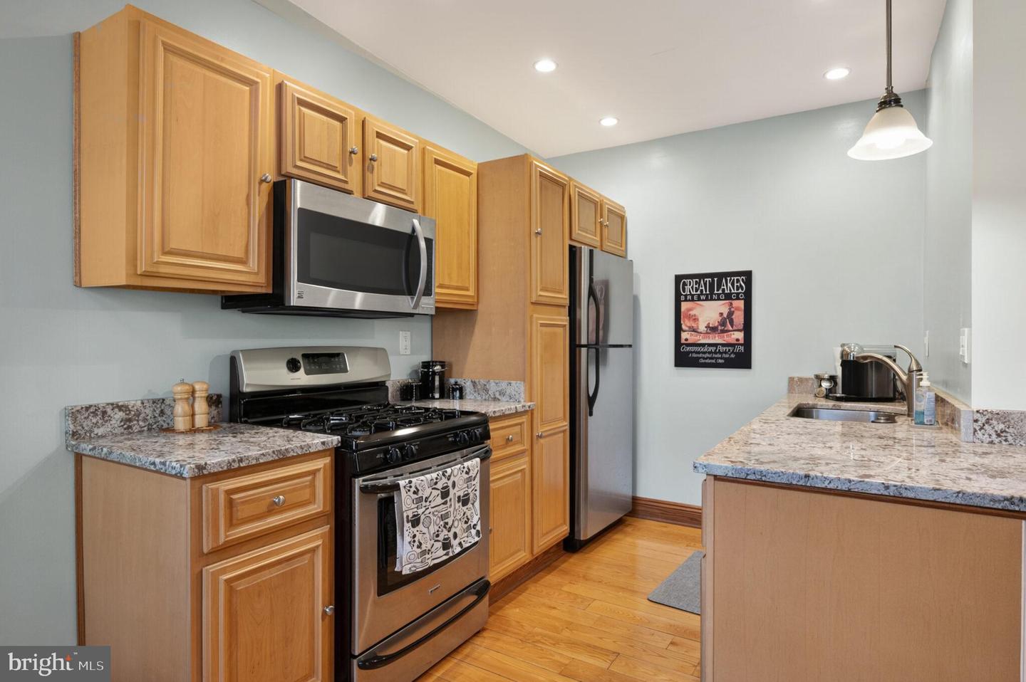 1860 Clydesdale Pl Nw #105 Property Photo 13