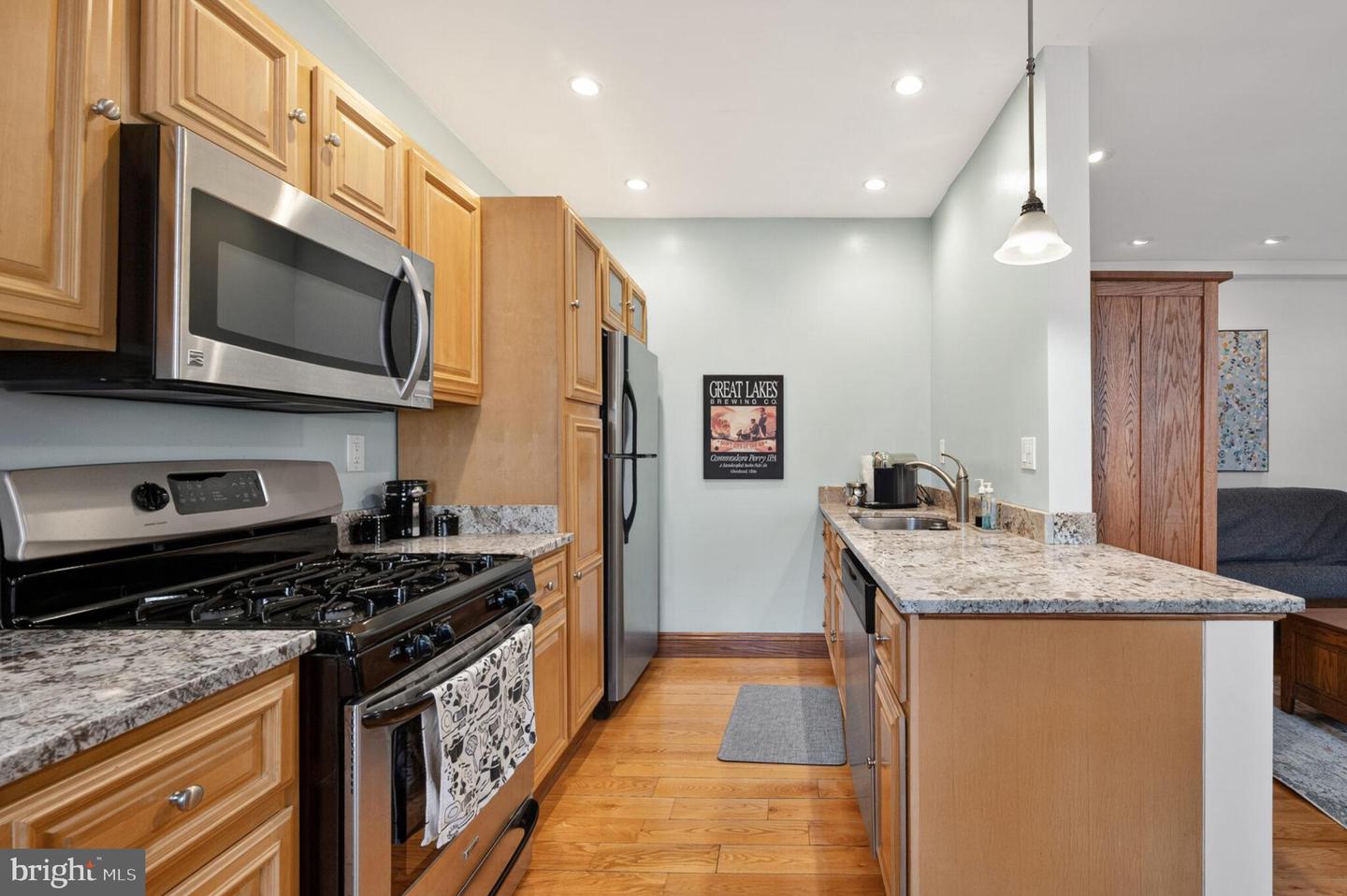 1860 Clydesdale Pl Nw #105 Property Photo 14