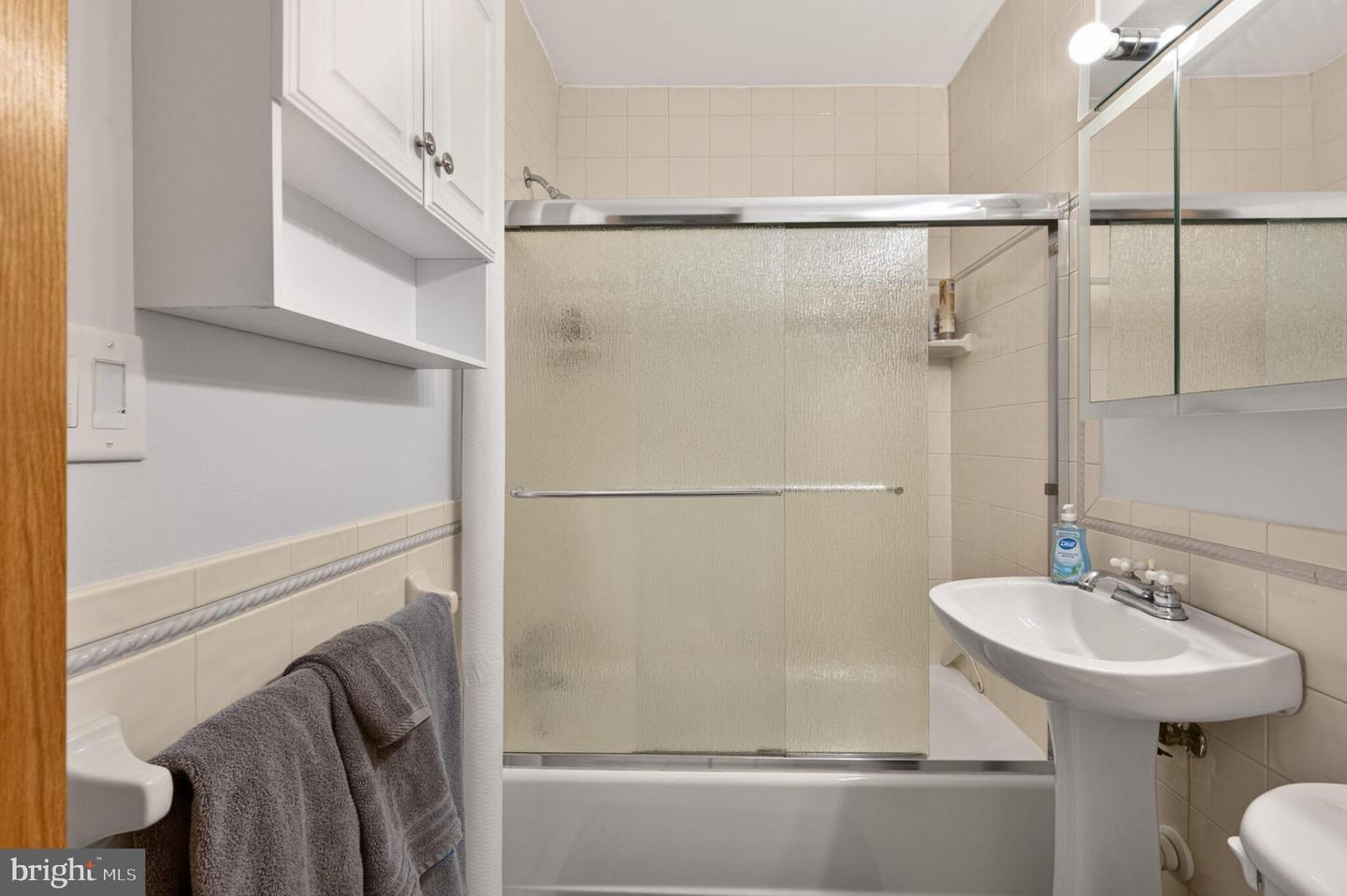 1860 Clydesdale Pl Nw #105 Property Photo 24